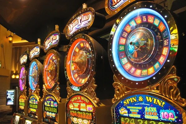 Free spins feature unlocked by bonus symbols Free spins feature in Gem Saviour